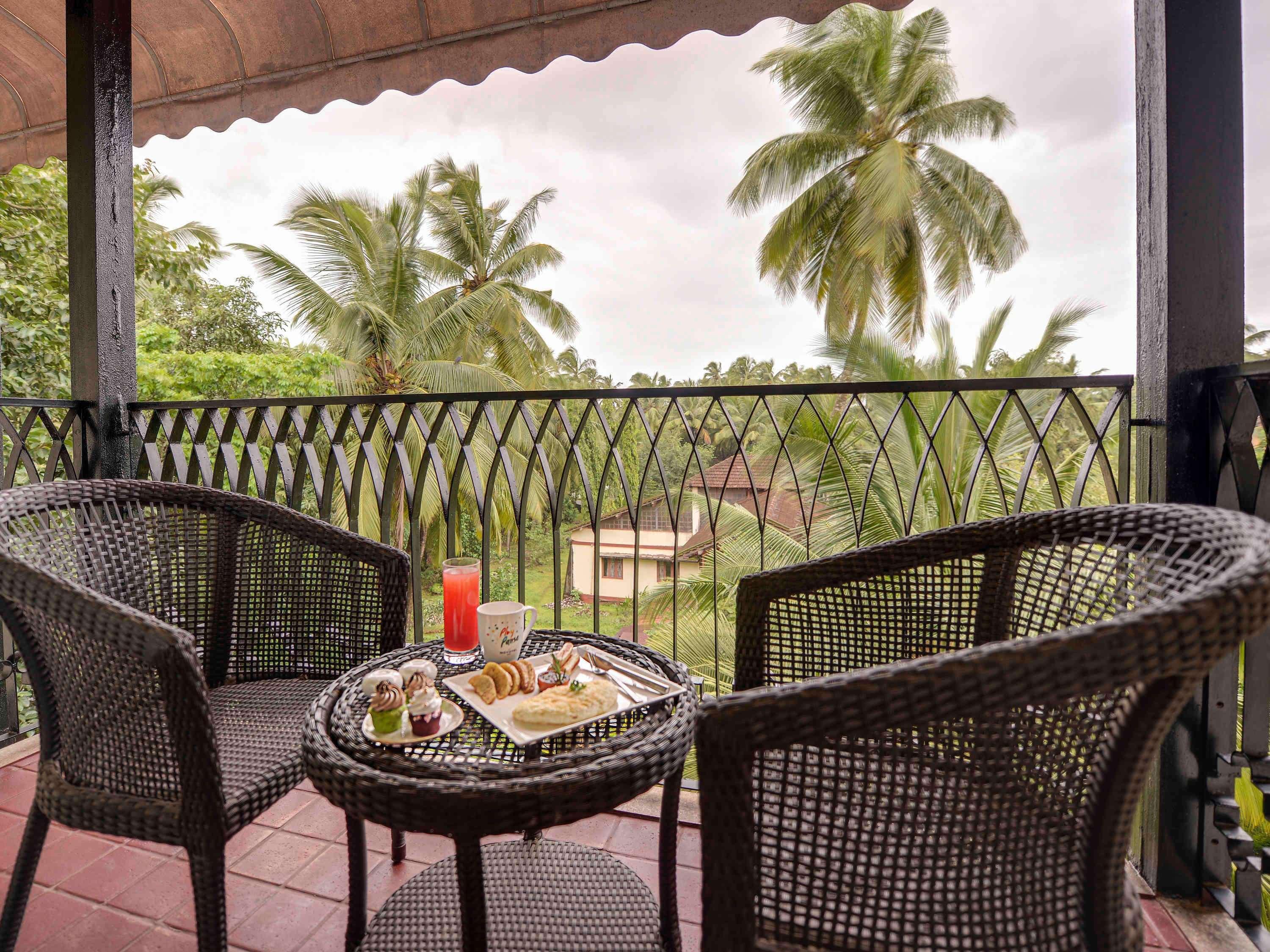 Novotel Goa Resort & Spa קנדולים מראה חיצוני תמונה A balcony at the hotel